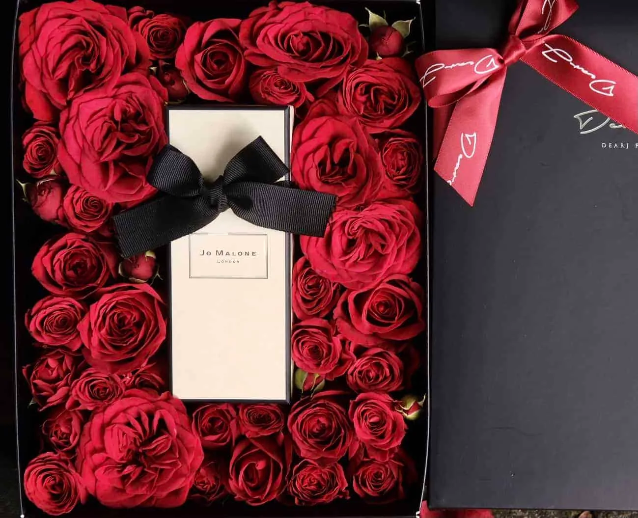 Jo Malone Gift Box with Red Roses 1