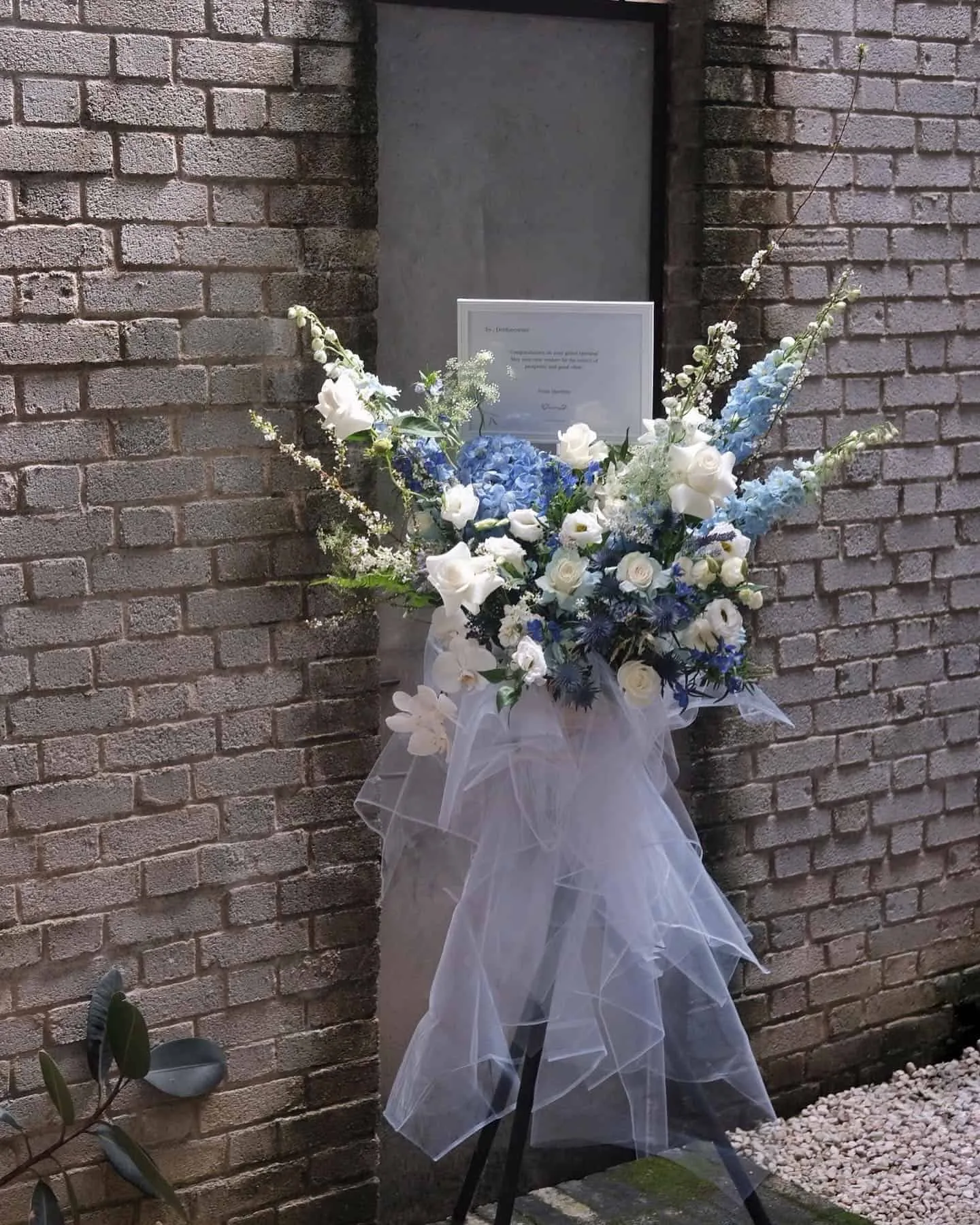 Blue Themed Floral Stand