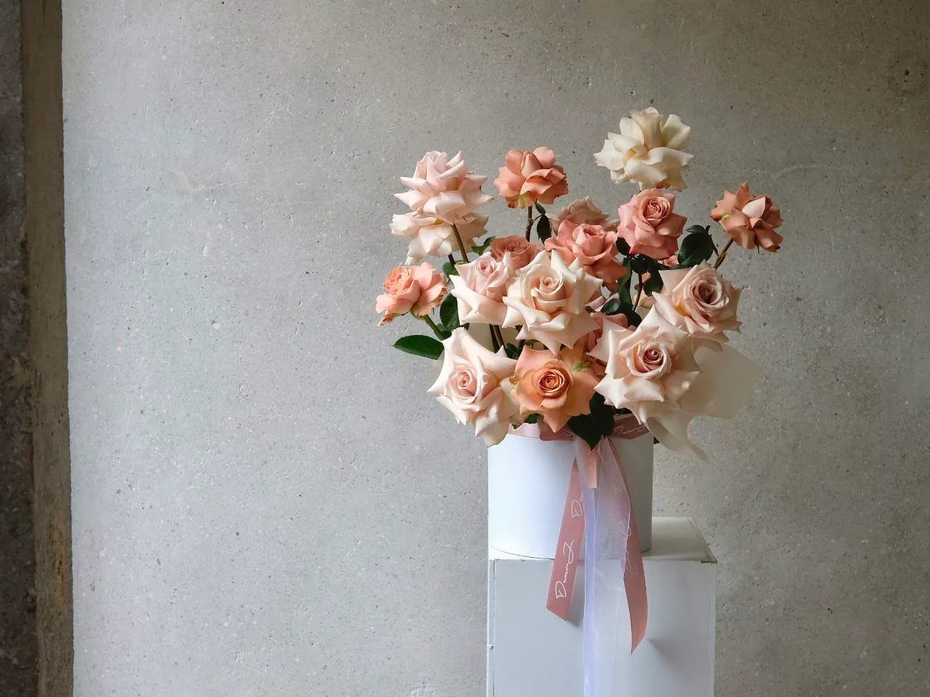 Quicksand & Cappuccino Roses Hat Box 1