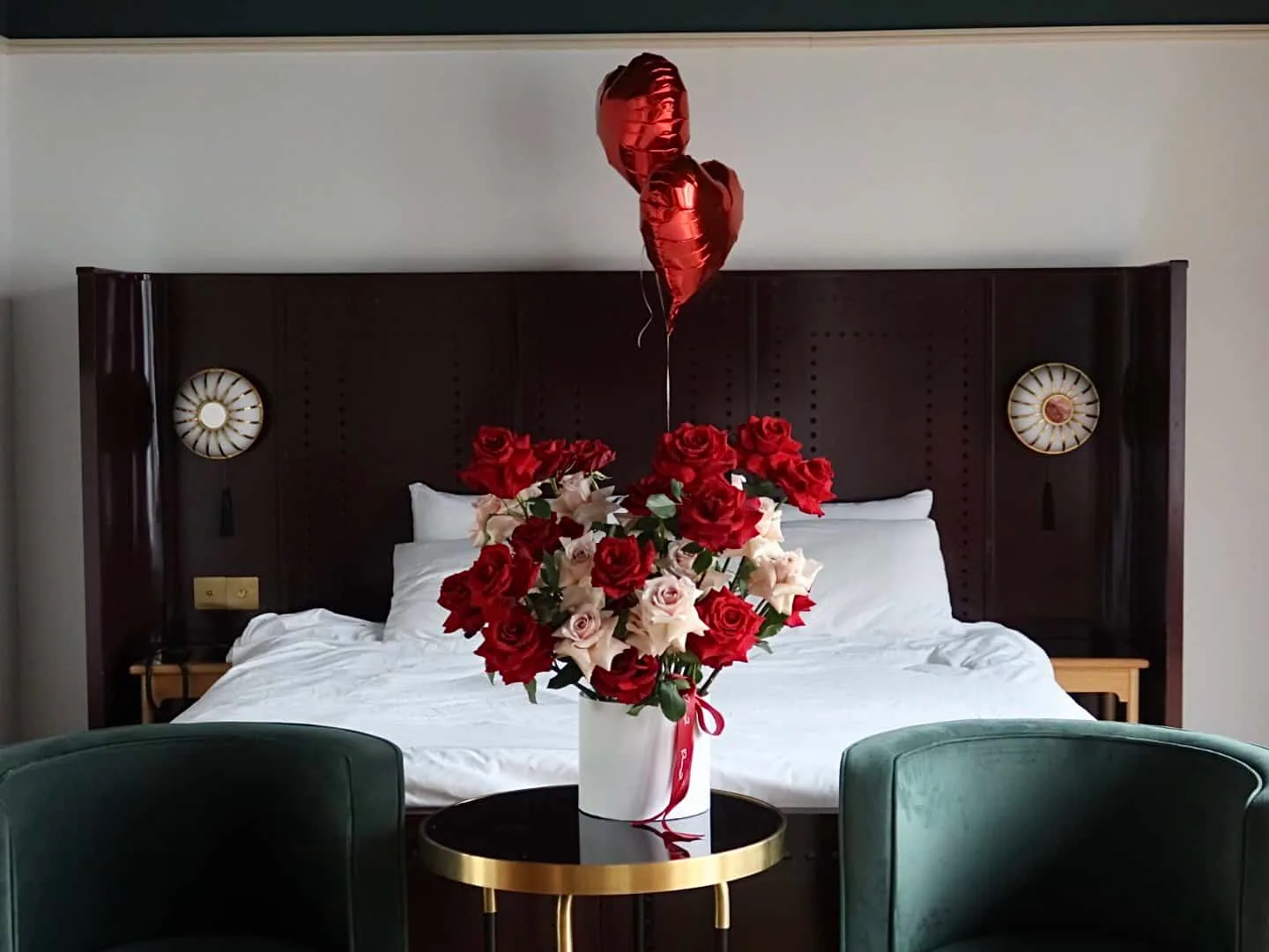 Quicksand Red Roses Hat Box 1