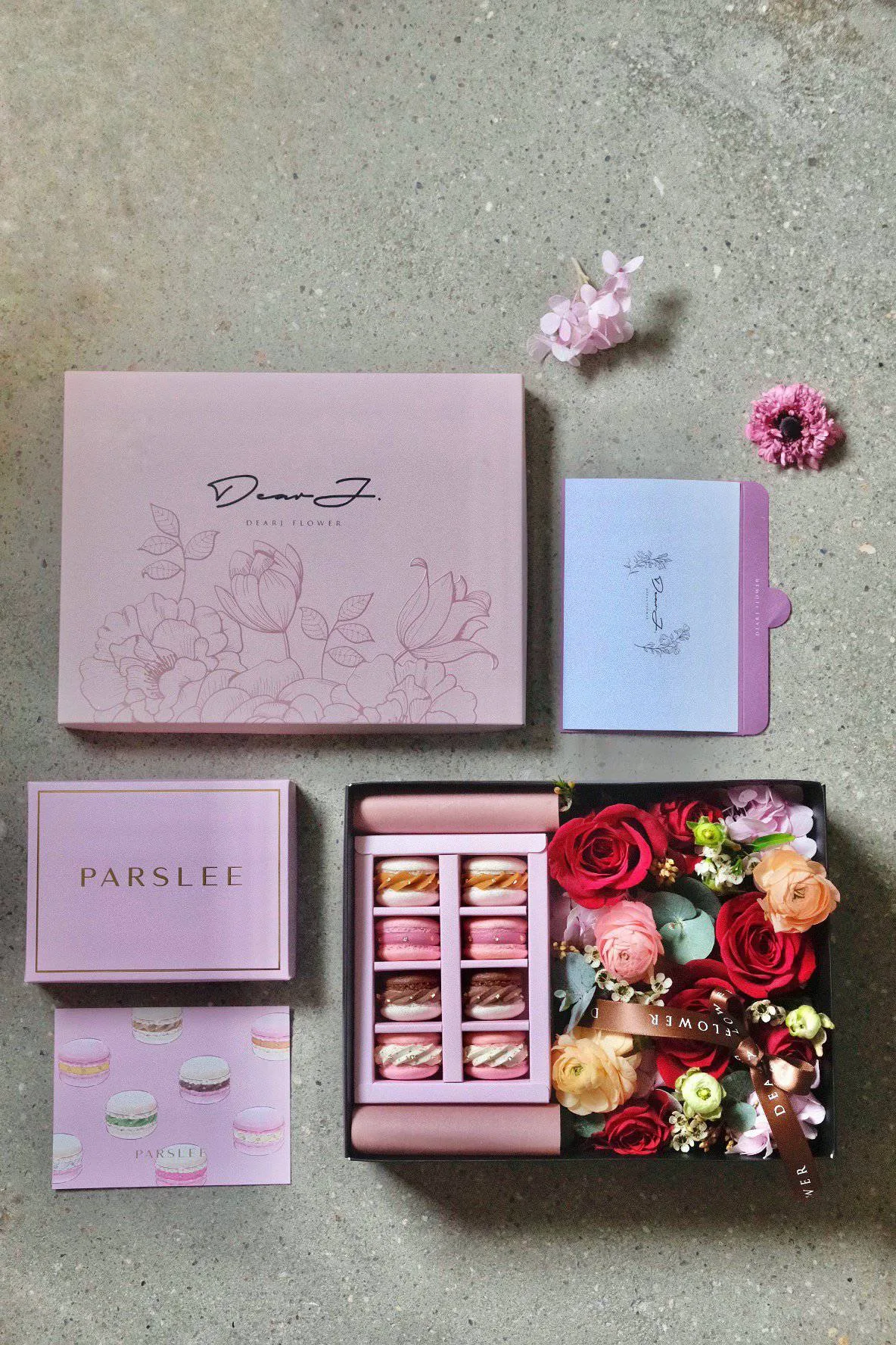 Dear J x Parslee Macarons Gift Set (Red) 1