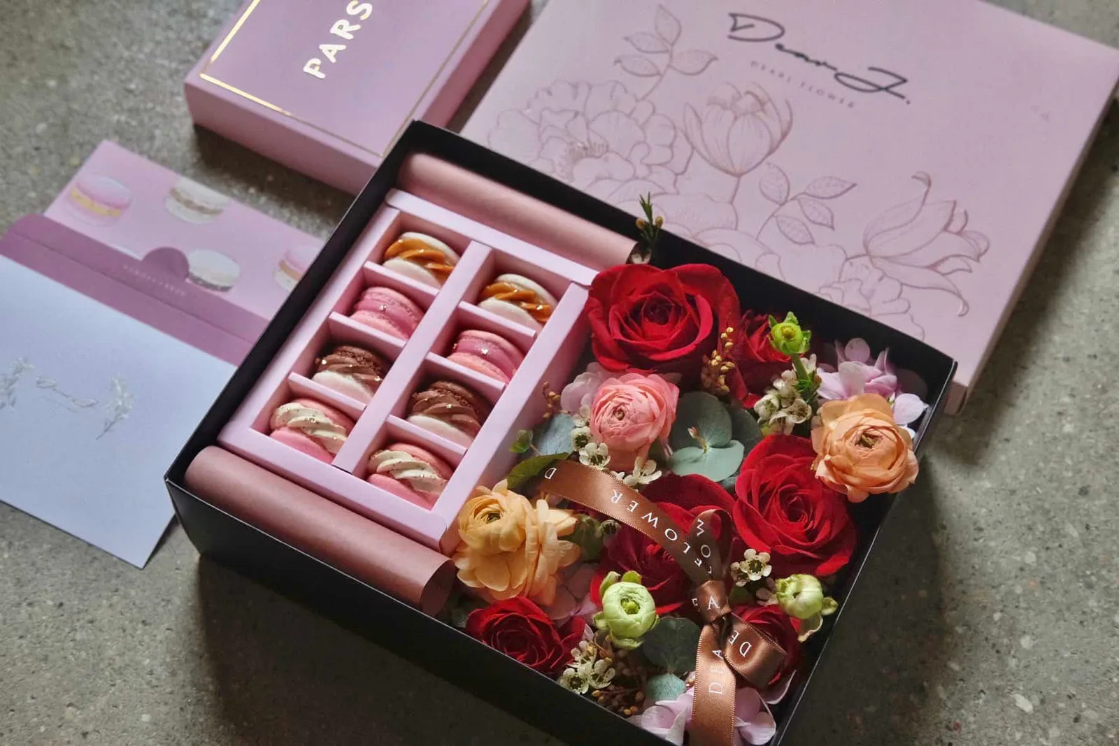 Dear J x Parslee Macarons Gift Set (Red) 2
