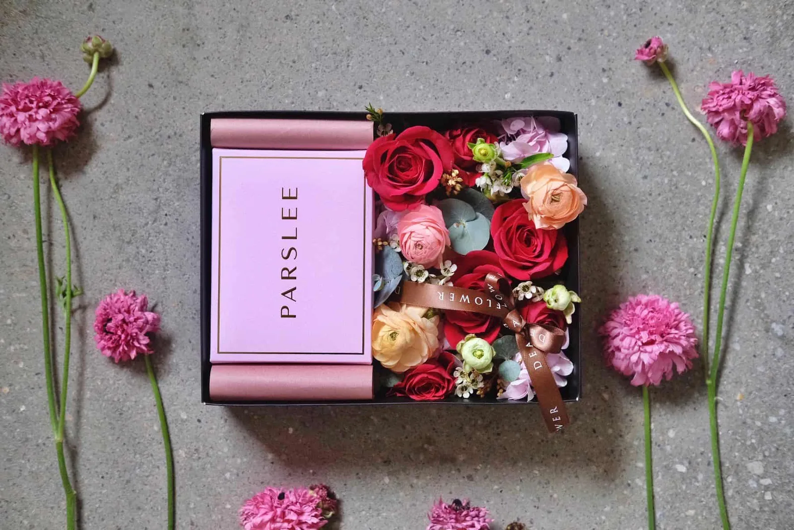Dear J x Parslee Macarons Gift Set (Red) 3