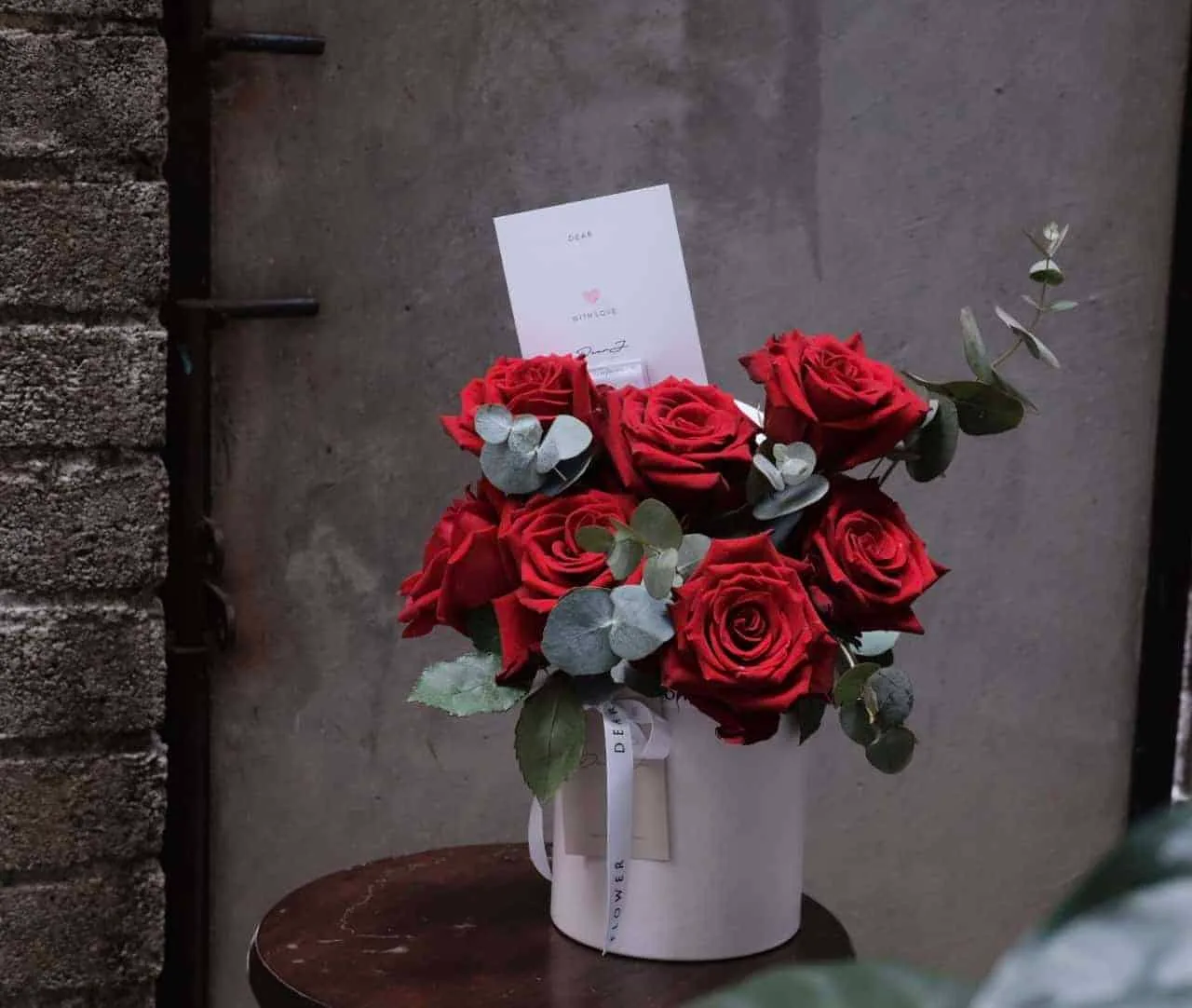 Classic Red Roses Hat Box 1